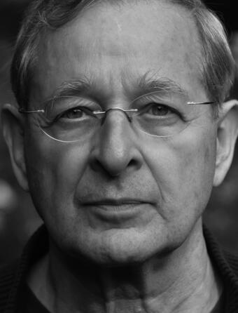 Peter Ndas Ce qui luit dans les tenebres Souvenirs de la vie dun narrateur Noir sur Blanc0.jpg