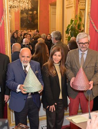 Les lauréats du prix « I Scemi Astutti – Entre Deux Rives » 2025 entourés des membres du jury