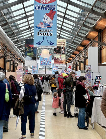 Allée centrale du village des éditeurs alias l'allée des indés