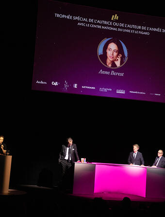 Anne Berest, trophée spécial de l'autrice de l'année.
