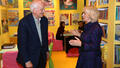 Peter Usborne et Camilla Parker Bowles, duchesse de Cornouailles, lors de la Foire du livre de Londres en 2014