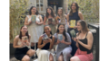 L'influenceuse Lili Books entourée de lectrices