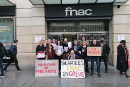 grévistes FNAC gare Saint-Lazare