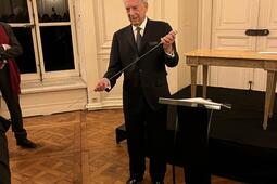 Mario Vargas Llosa épée d'académicien