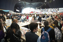 Les stands Plon et Perrin (groupe Editis) au festival du livre de Paris 2023. 