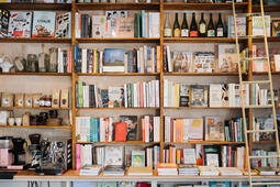 Librairies hybrides quand le livre se lie a toutes les passions0.jpg