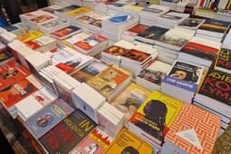 Table de littérature à la librairie Mollat, à Bordeaux