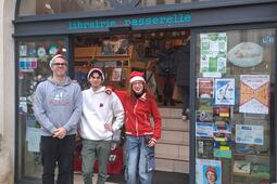 L'équipe de la libraire Passerelle à Dole préparée pour la période des fêtes