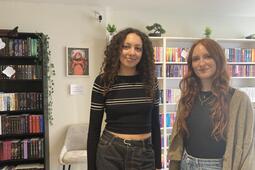 Maëva Litim et Sophie Maréchal, fondatrices de la librairie Romance, à Valence