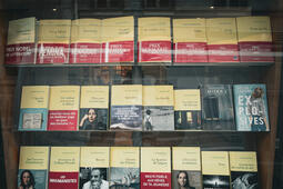 La vitrine des éditions Grasset, rue des Saints-Pères, à Paris