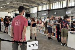 Un des trois stands de la librairie Bulle en stock