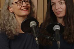 Anne Godard au micro d'Aurélie Lévy