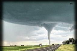 Tornade  a la poursuite du monstre des plaines a_Gallimard_9782073090423.jpg